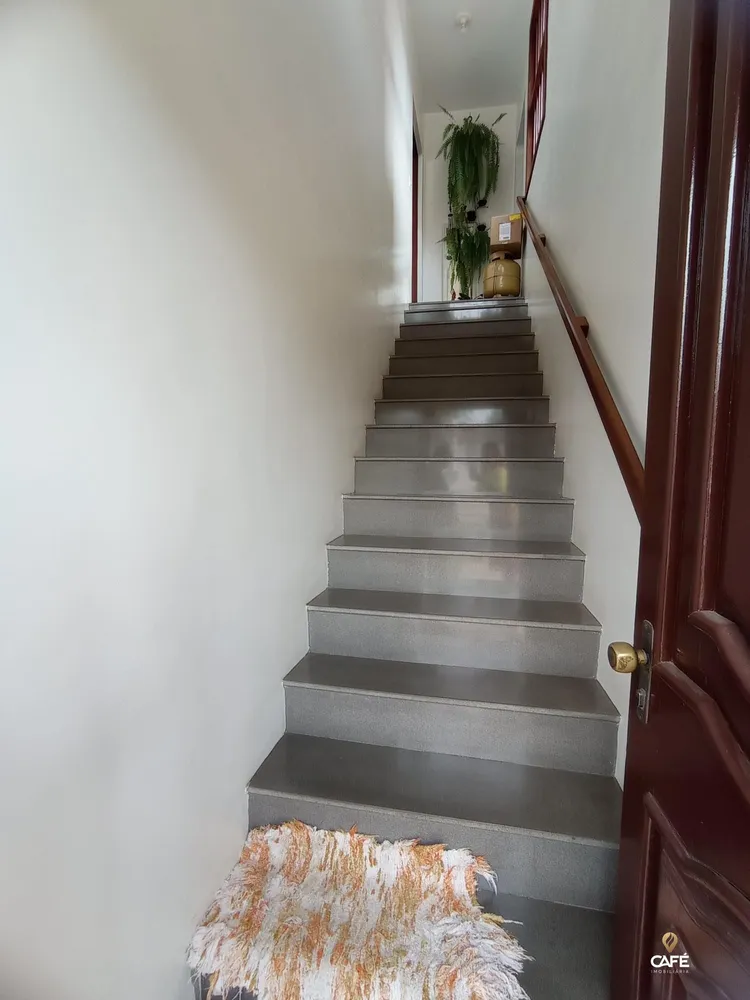Casa, 6 quartos, 304 m² - Foto 1