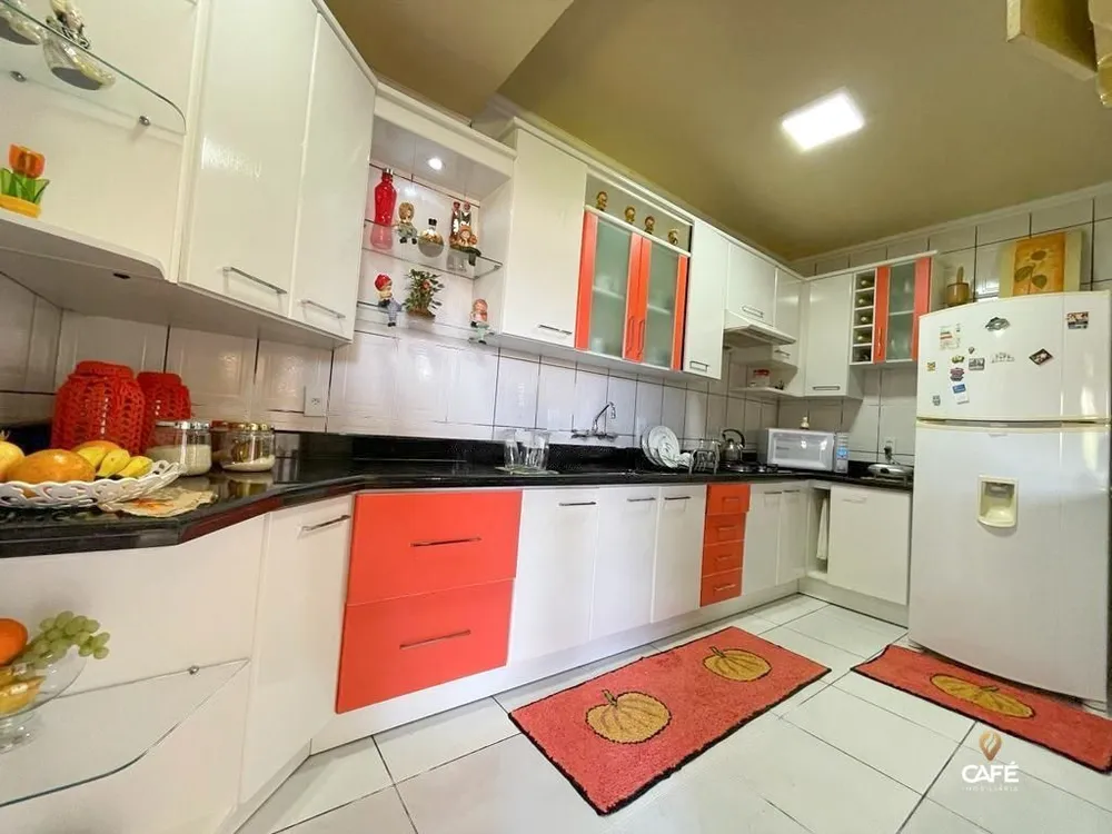 Casa, 4 quartos, 229 m² - Foto 1