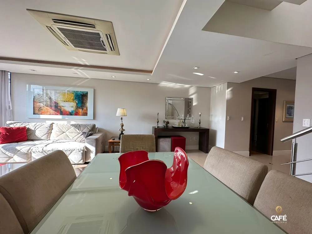 Cobertura, 3 quartos, 214 m² - Foto 2