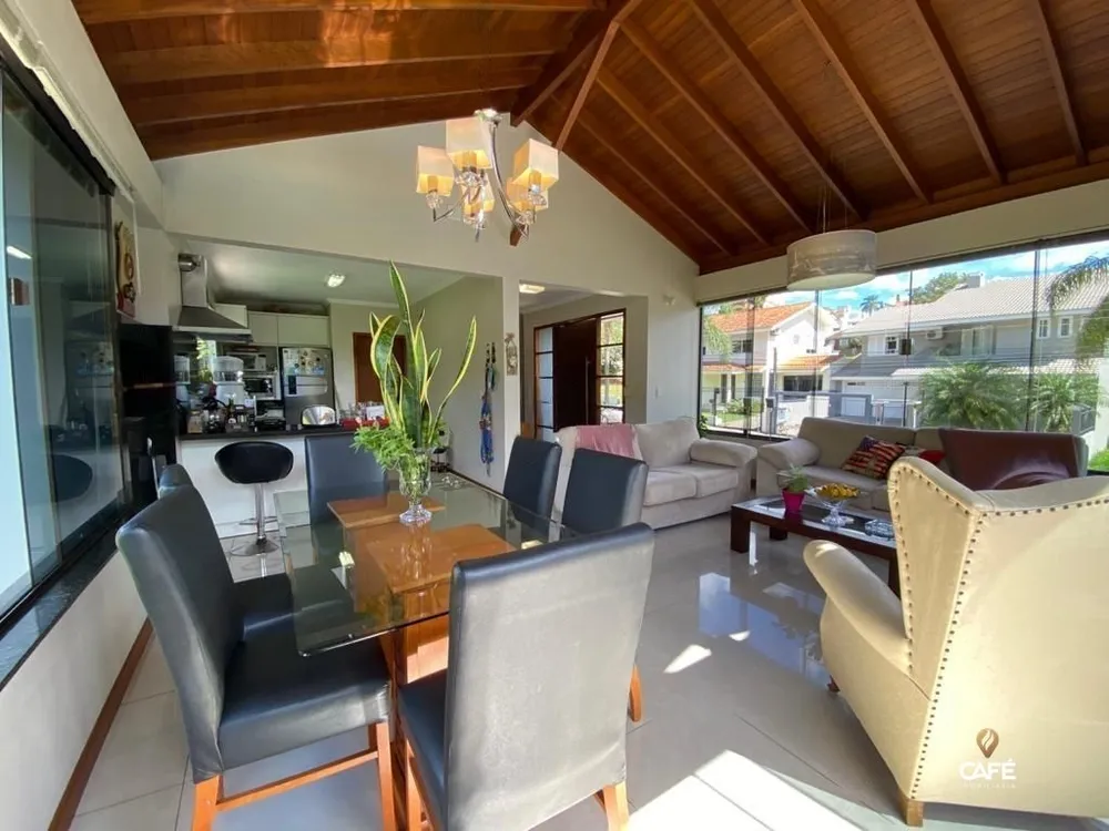Casa, 4 quartos, 223 m² - Foto 1