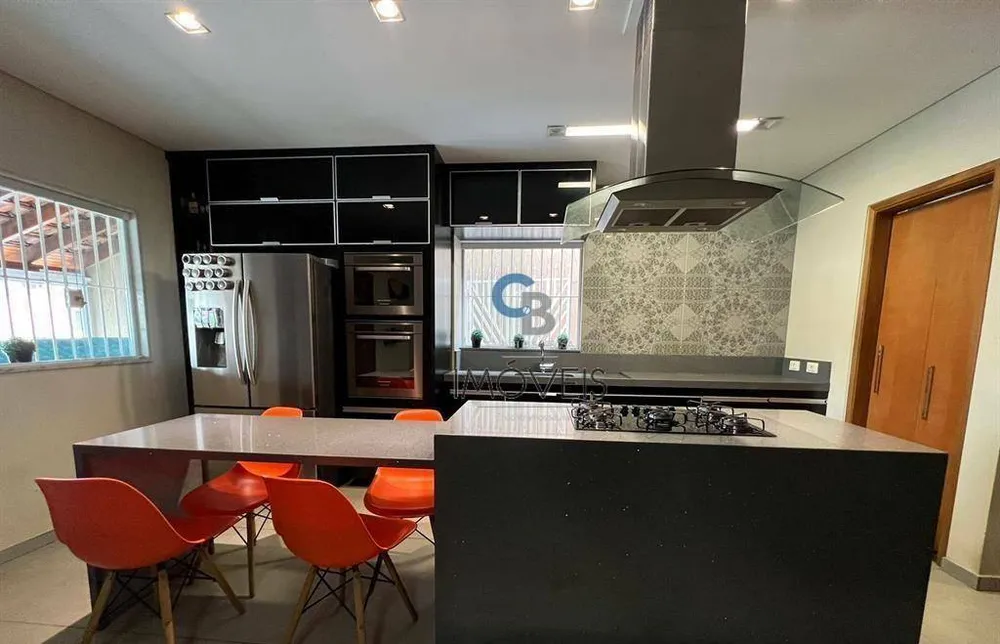 Sobrado, 3 quartos, 272 m² - Foto 1