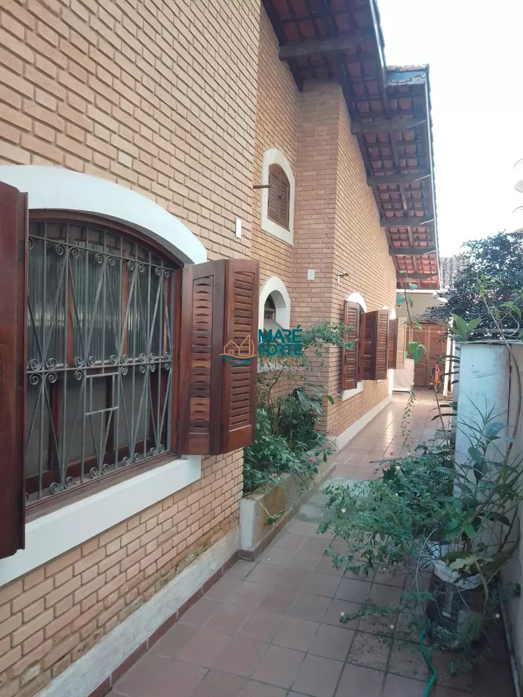 Casa à venda com 3 quartos, 166m² - Foto 1