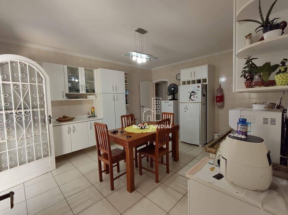Casa à venda com 3 quartos, 319m² - Foto 4