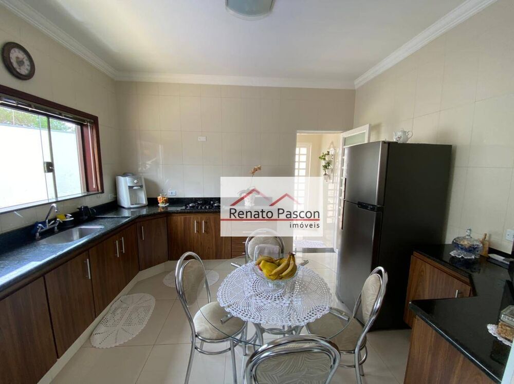 Casa, 3 quartos, 200 m² - Foto 1