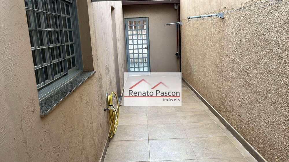 Casa à venda com 3 quartos, 176m² - Foto 4
