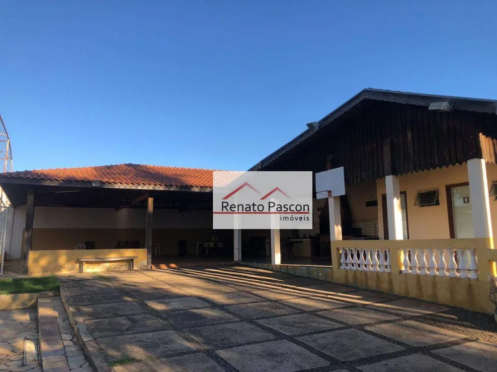 Chácara, 3 quartos, 2400 m² - Foto 1