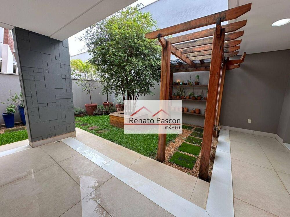 Sobrado, 3 quartos, 347 m² - Foto 1