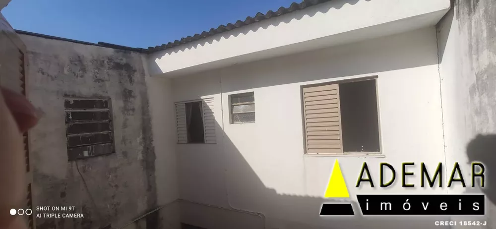 Casa à venda com 6 quartos, 210m² - Foto 1