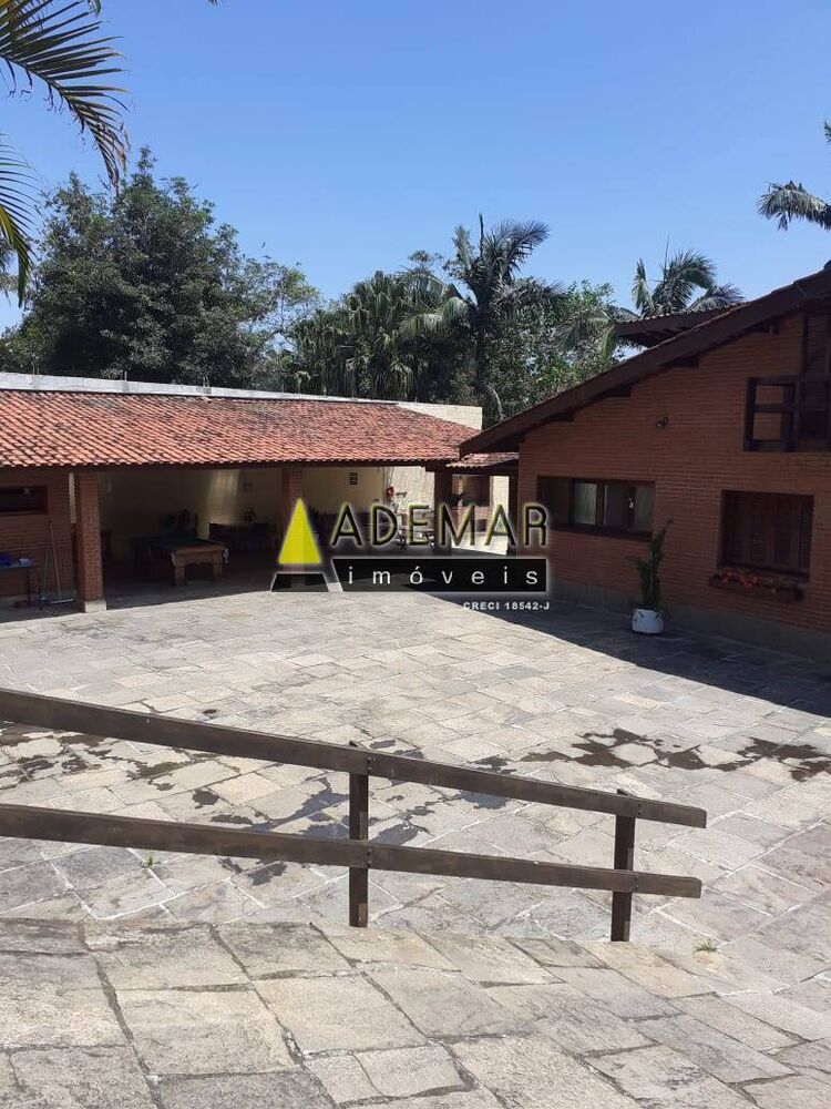 Casa à venda e aluguel com 4 quartos, 2700m² - Foto 2
