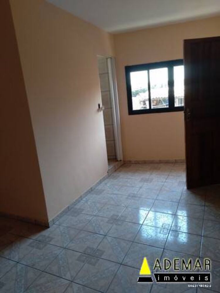 Casa à venda com 4 quartos, 80m² - Foto 2