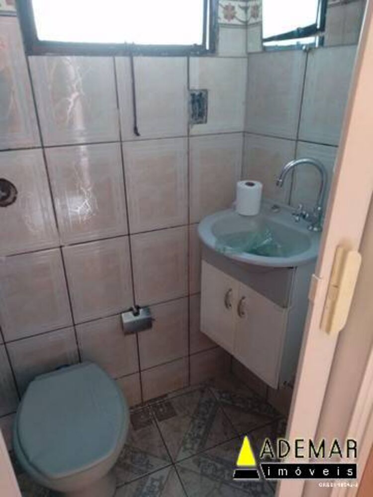 Casa à venda com 4 quartos, 80m² - Foto 1