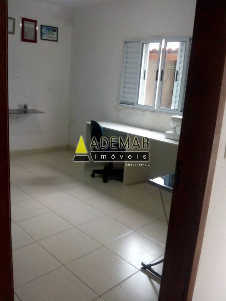 Casa à venda com 4 quartos, 319m² - Foto 1
