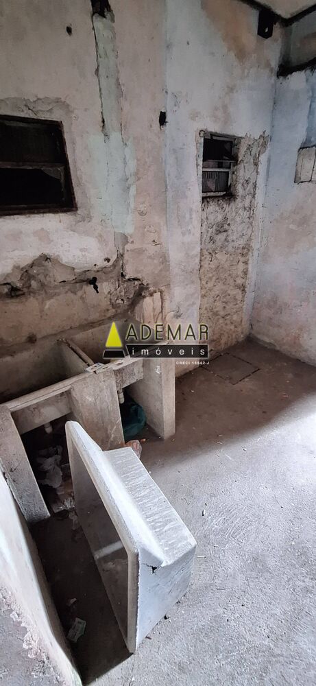 Casa à venda com 5 quartos, 120m² - Foto 3
