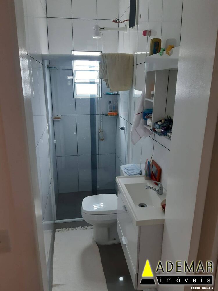 Casa à venda com 2 quartos, 120m² - Foto 2