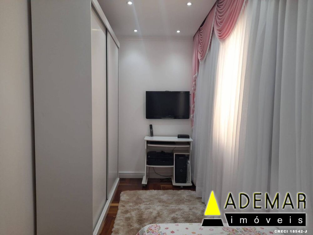Casa à venda com 3 quartos, 200m² - Foto 3