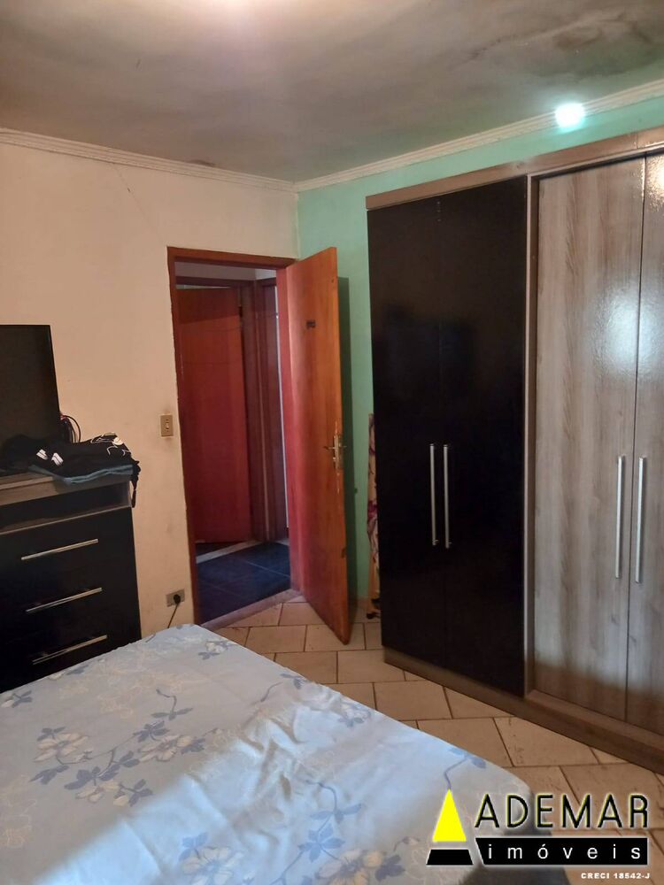 Casa à venda com 2 quartos, 300m² - Foto 2