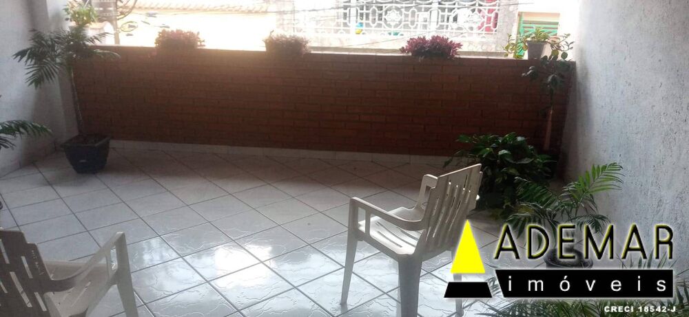 Casa à venda com 3 quartos, 175m² - Foto 1