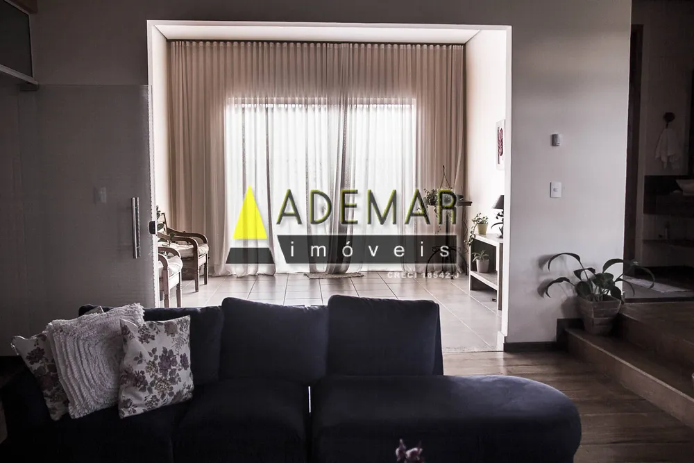 Casa, 7 quartos, 2260 m² - Foto 1