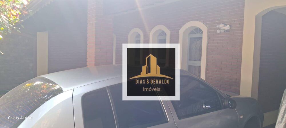 Casa à venda com 2 quartos, 200m² - Foto 2