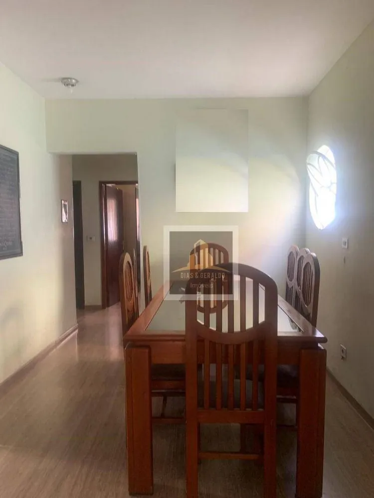 Casa, 4 quartos, 230 m² - Foto 1