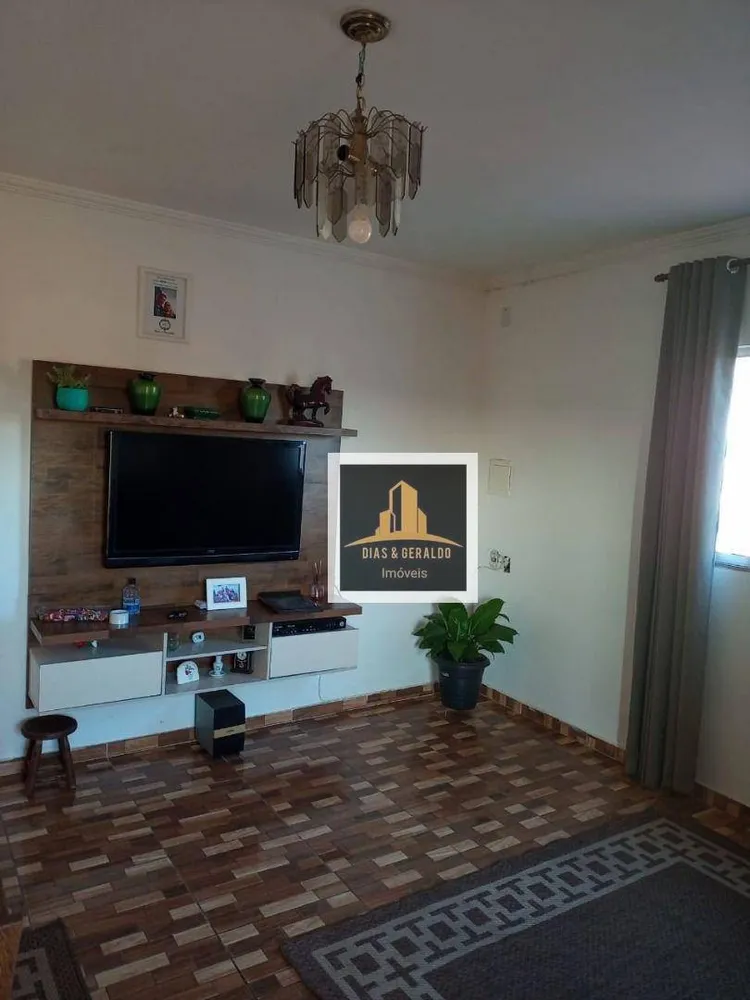 Casa, 6 quartos, 184 m² - Foto 1
