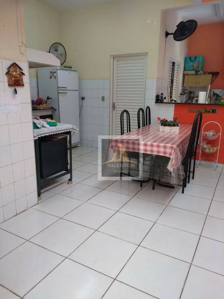 Casa, 3 quartos, 220 m² - Foto 12