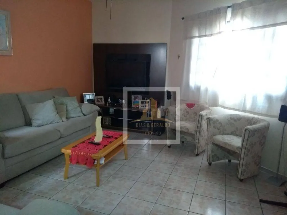 Casa, 3 quartos, 220 m² - Foto 1