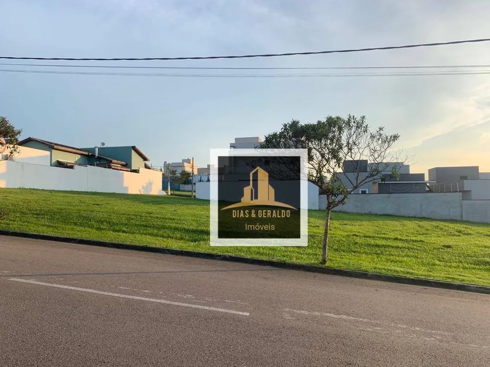 Loteamento e Condomínio, 300 m² - Foto 1