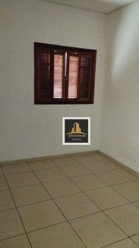 Casa à venda com 4 quartos, 105m² - Foto 1