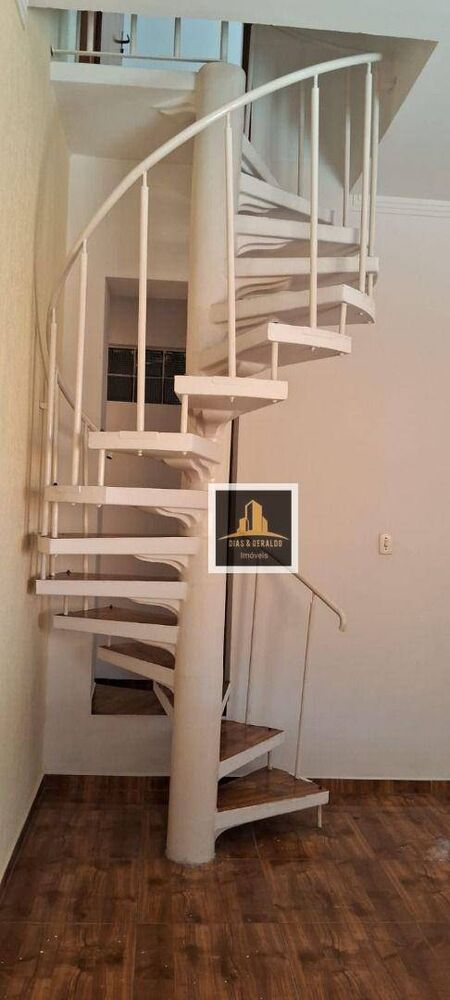 Casa à venda com 4 quartos, 105m² - Foto 3
