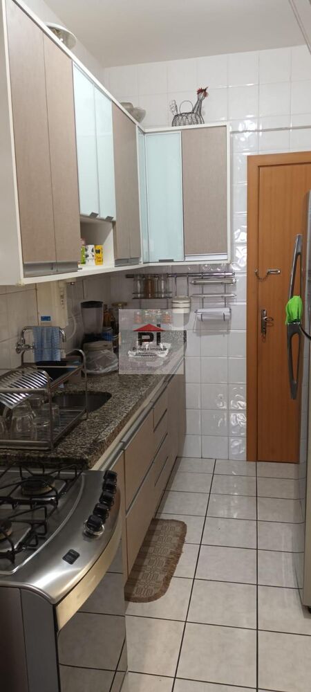 Apartamento à venda com 3 quartos, 70m² - Foto 2
