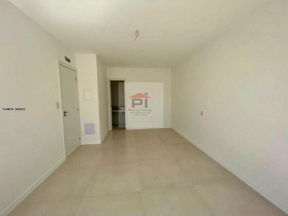 Casa de Condomínio à venda com 4 quartos, 300m² - Foto 3