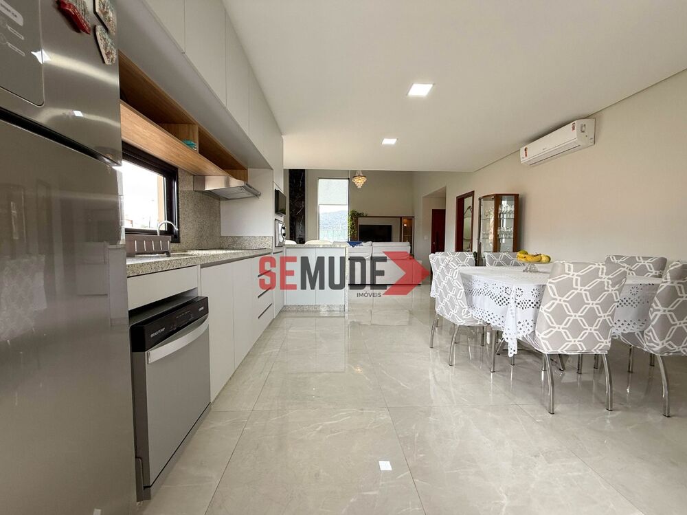 Casa à venda com 3 quartos, 375m² - Foto 2