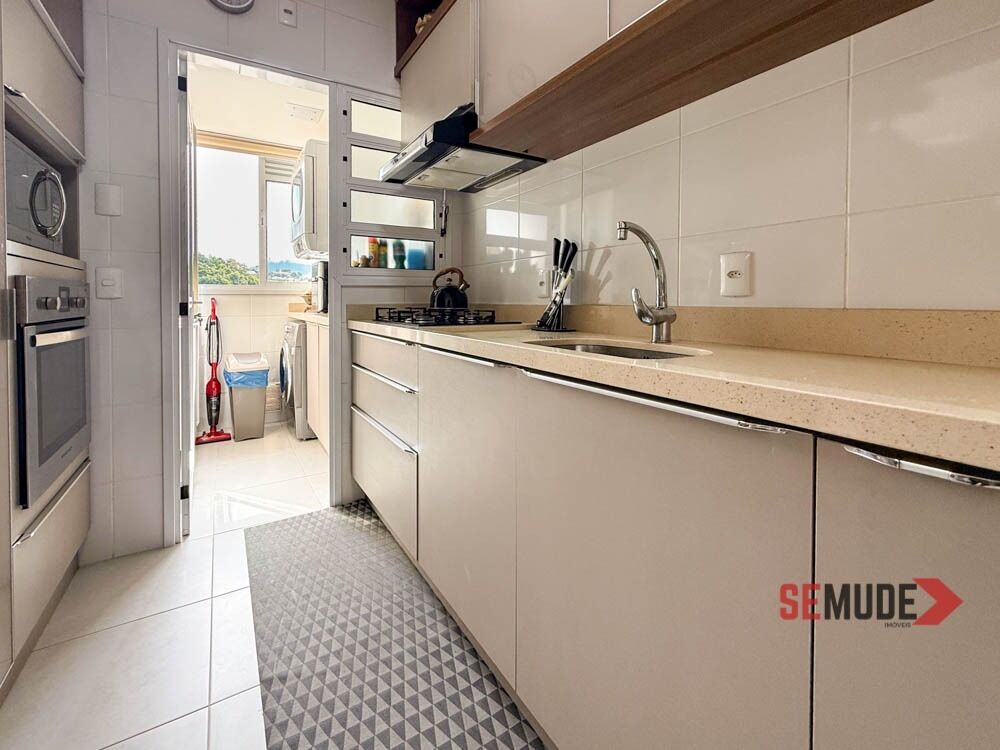 Apartamento à venda com 3 quartos, 121m² - Foto 3
