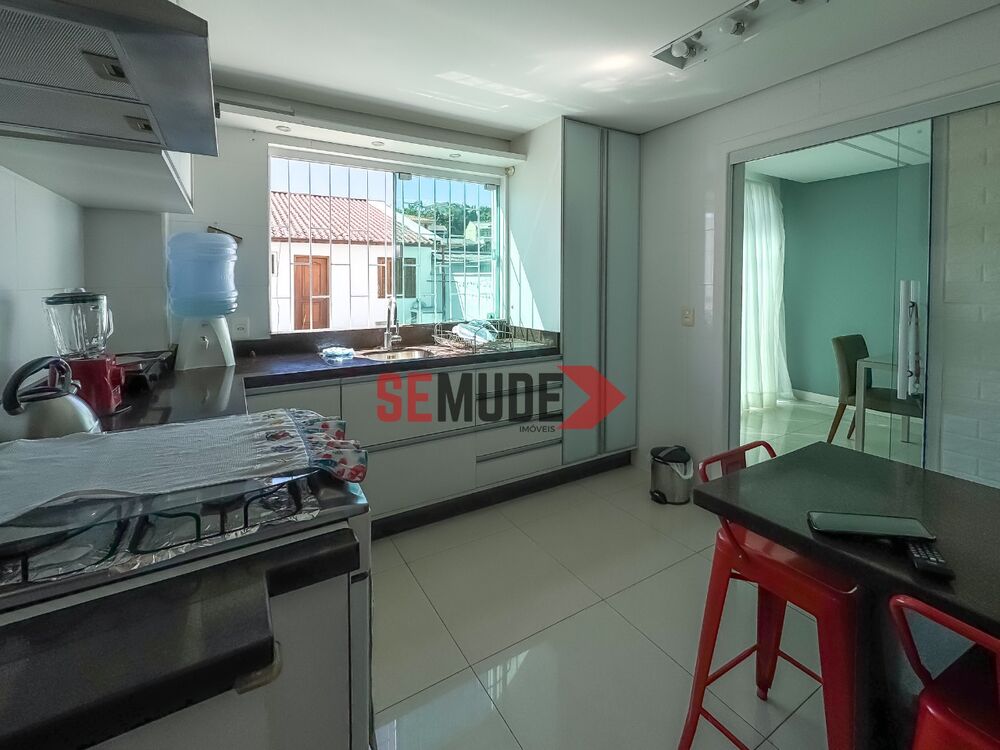 Casa à venda com 4 quartos, 238m² - Foto 4