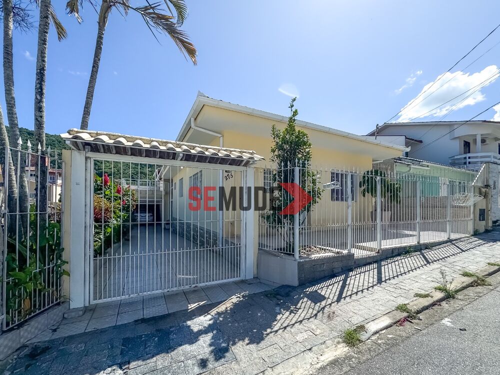 Casa à venda com 5 quartos, 155m² - Foto 1