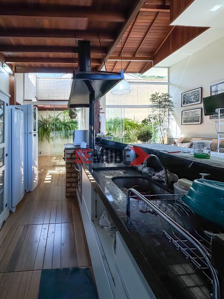 Casa à venda com 5 quartos, 155m² - Foto 4