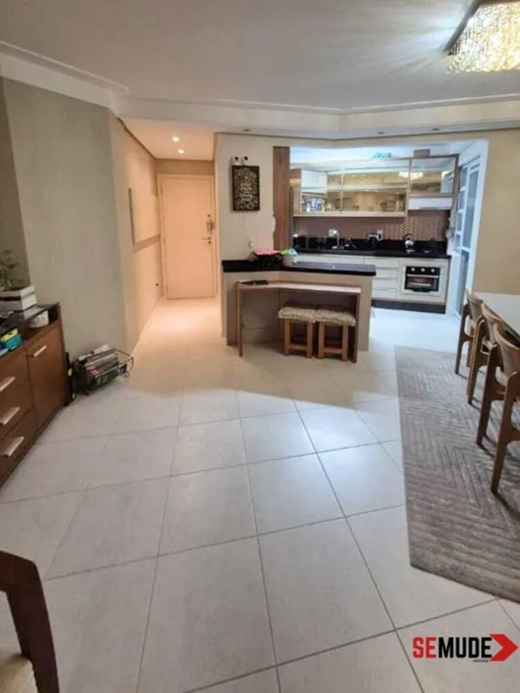 Apartamento à venda com 3 quartos, 107m² - Foto 2