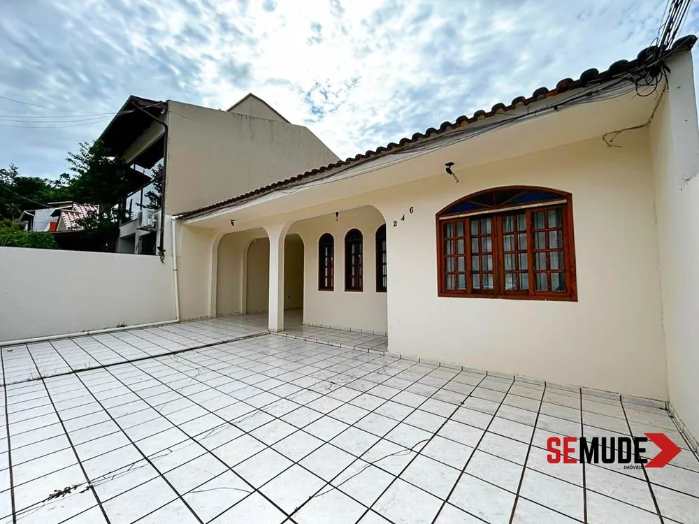 Casa, 7 quartos, 250 m² - Foto 1