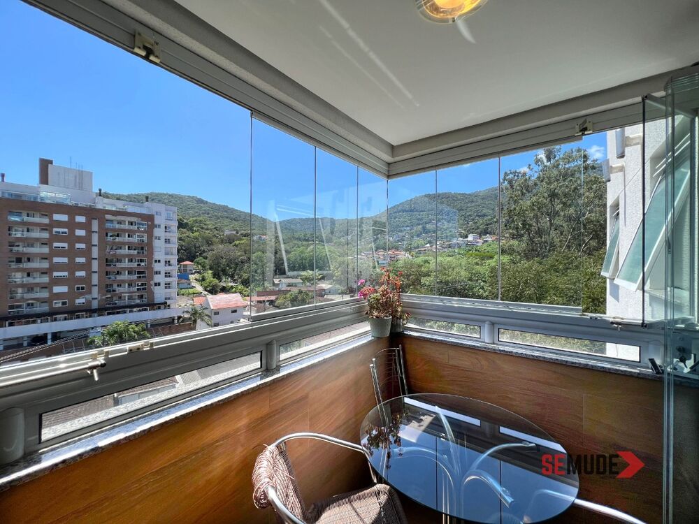Apartamento à venda com 2 quartos, 70m² - Foto 1