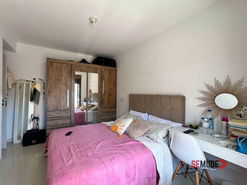 Apartamento à venda com 2 quartos, 70m² - Foto 3