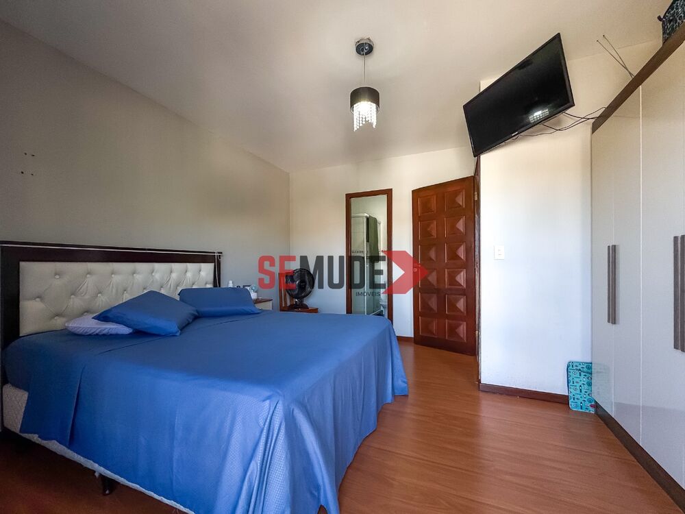 Casa à venda com 6 quartos, 290m² - Foto 6