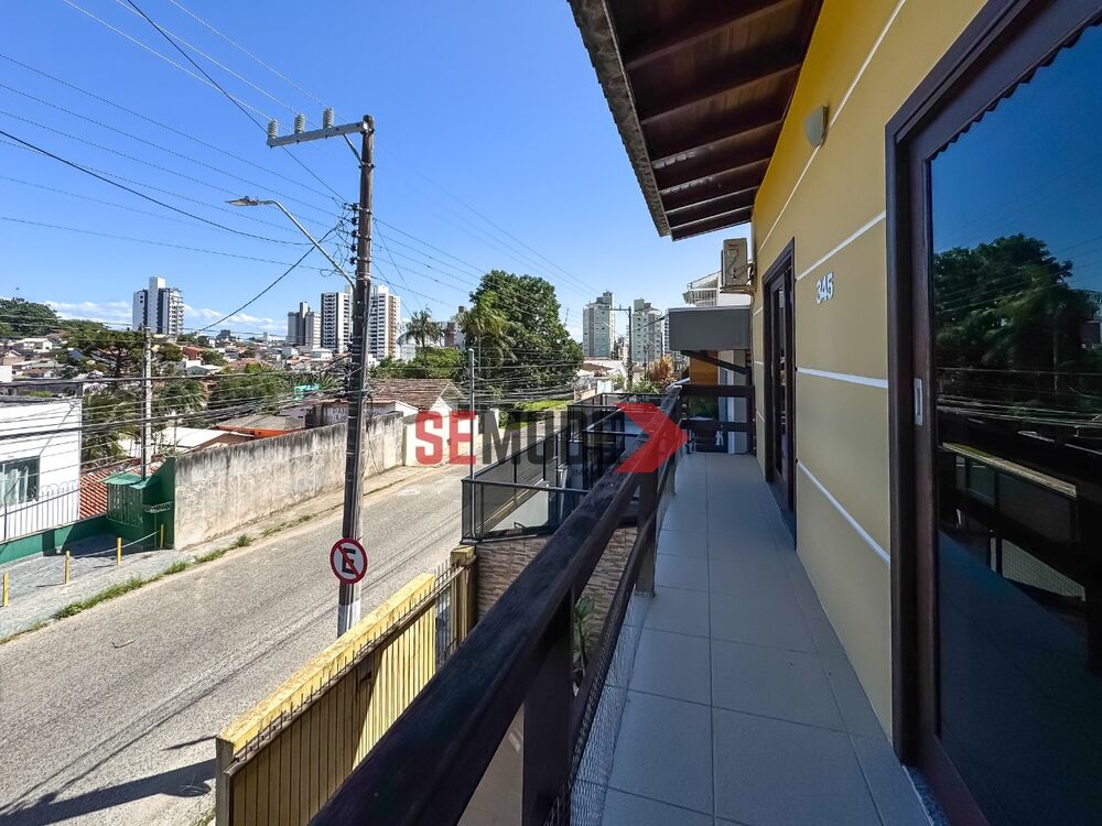 Casa à venda com 6 quartos, 290m² - Foto 3
