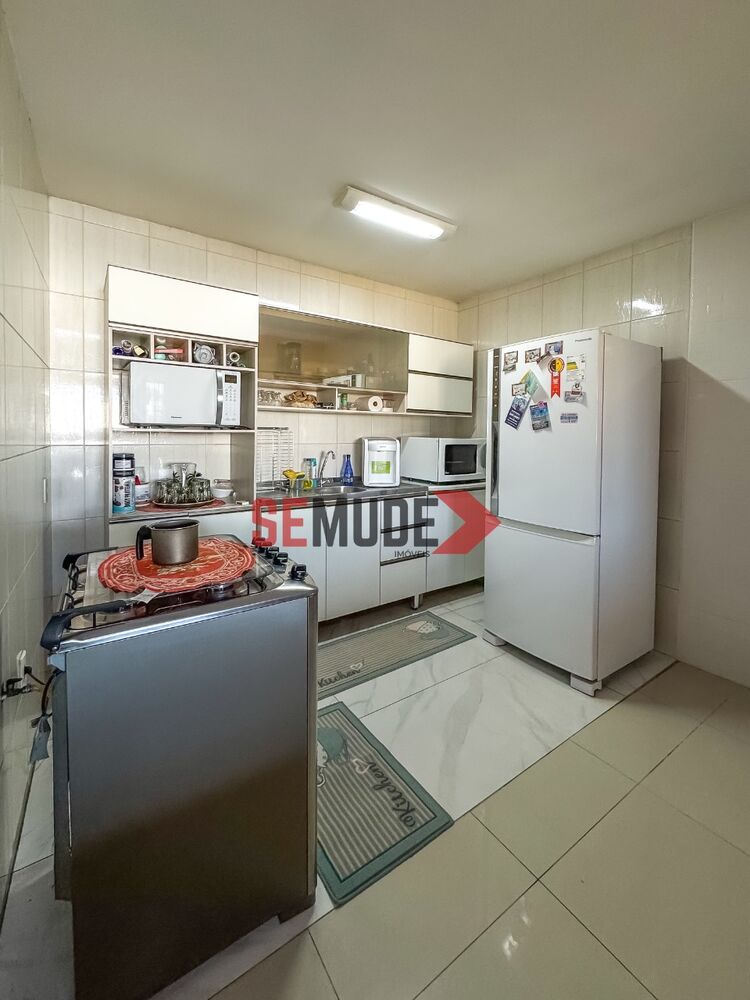 Casa à venda com 6 quartos, 290m² - Foto 7