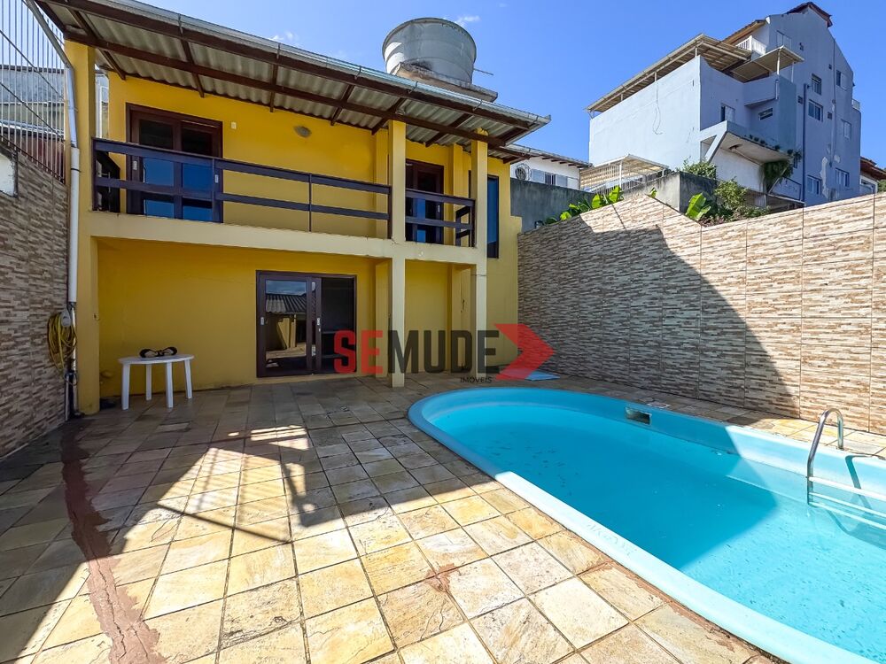 Casa à venda com 6 quartos, 290m² - Foto 2