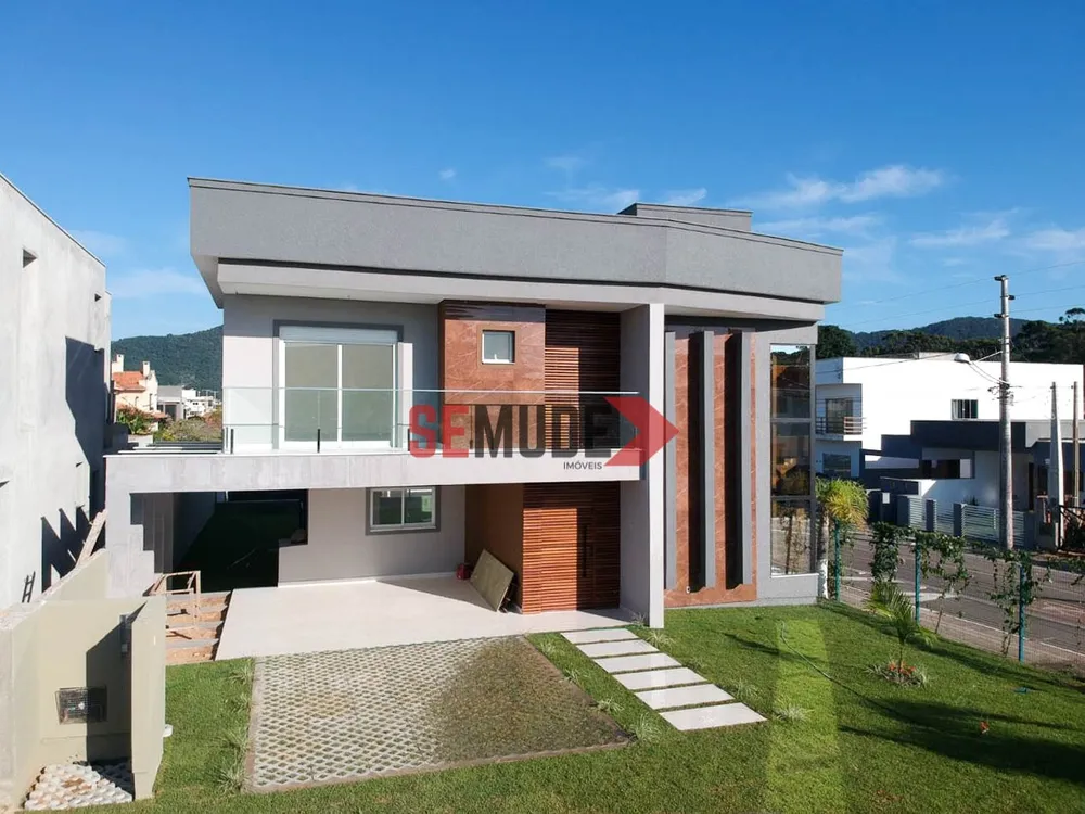 Casa, 3 quartos, 212 m² - Foto 1