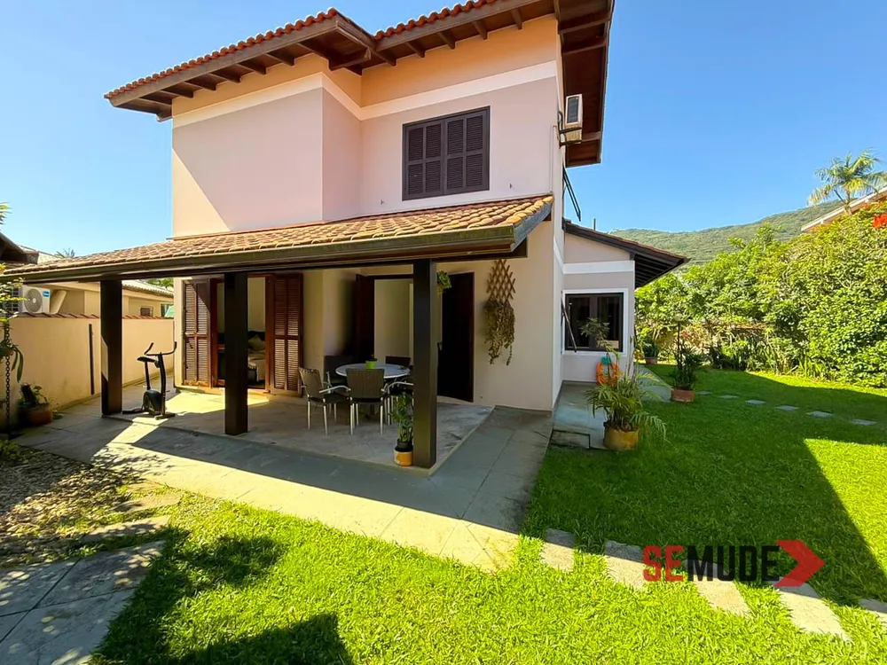 Casa, 4 quartos, 238 m² - Foto 1