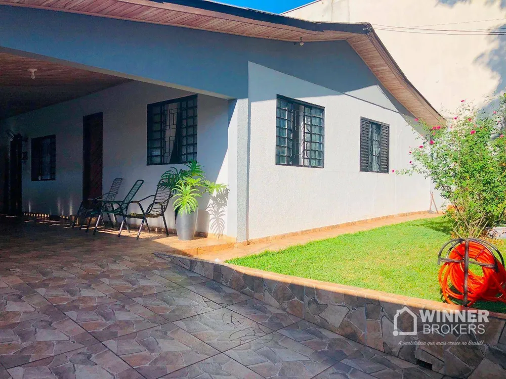 Casa, 6 quartos, 142 m² - Foto 1