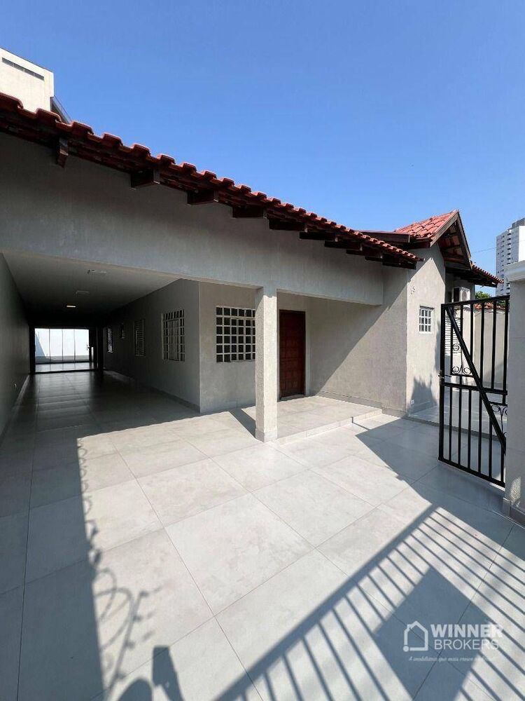 Casa à venda com 3 quartos, 240m² - Foto 1
