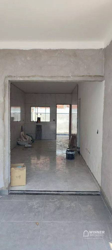 Casa à venda com 2 quartos, 70m² - Foto 4